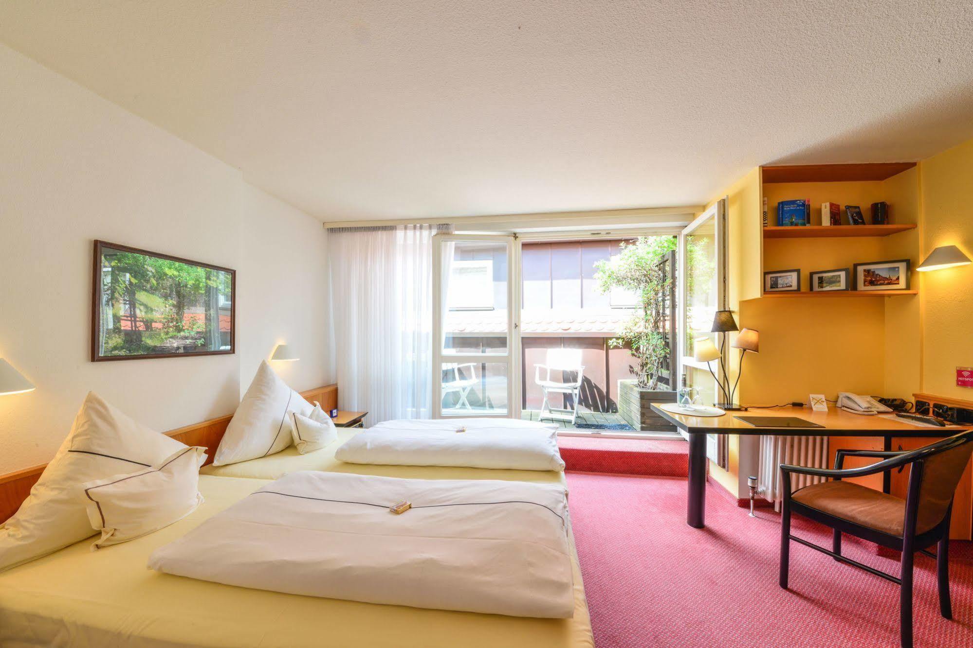 Hotel Lehmeier Ноймаркт  Экстерьер фото